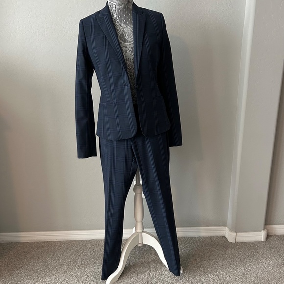 Banana Republic washable wool suiting - Picture 9 of 9